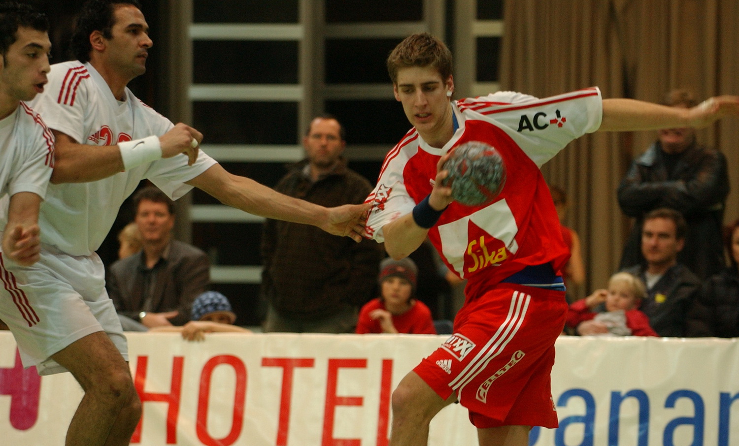 2005-01-02 SUI-EGY 19-23 YC Eulachhalle Furer 19.jpg