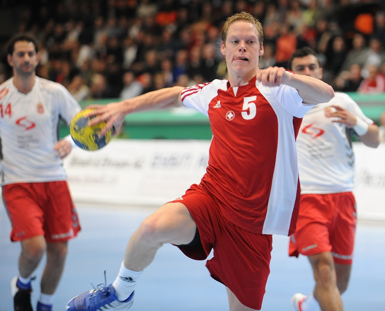 2008-11-26 SUI-SRB EM-Quali 32-32 077 Liniger.JPG