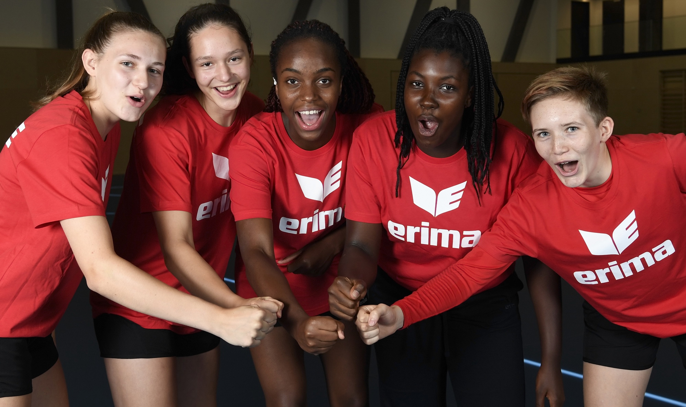 Handball Akademie Frauen Symbolbild fünf Spielerinnen. (Alexander Wagner)
