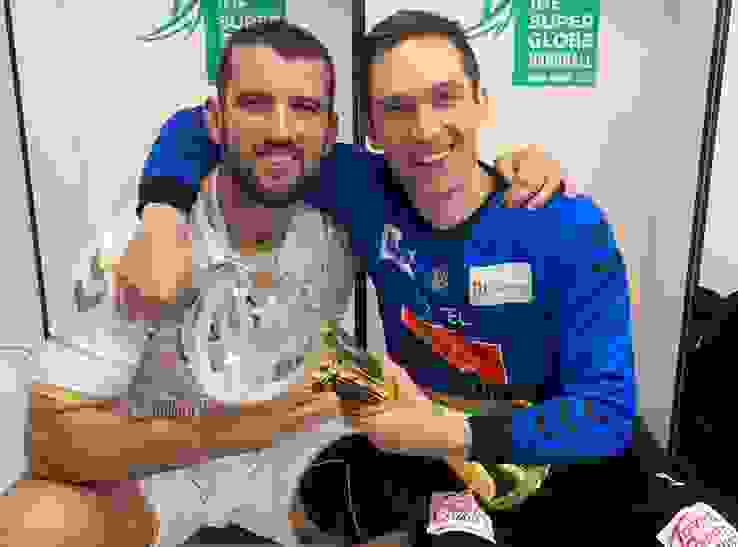Portner und Meister mit der Super Globe Trophäe Portner und Meister mit der Super Globe Trophäe