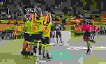 Adir Cohen (rechts) erzielt mit dem letzten Wurf des Spiels den Pfader Ausgleich (Martin Deuring) Adir Cohen (rechts) erzielt mit dem letzten Wurf des Spiels den Pfader Ausgleich (Martin Deuring)