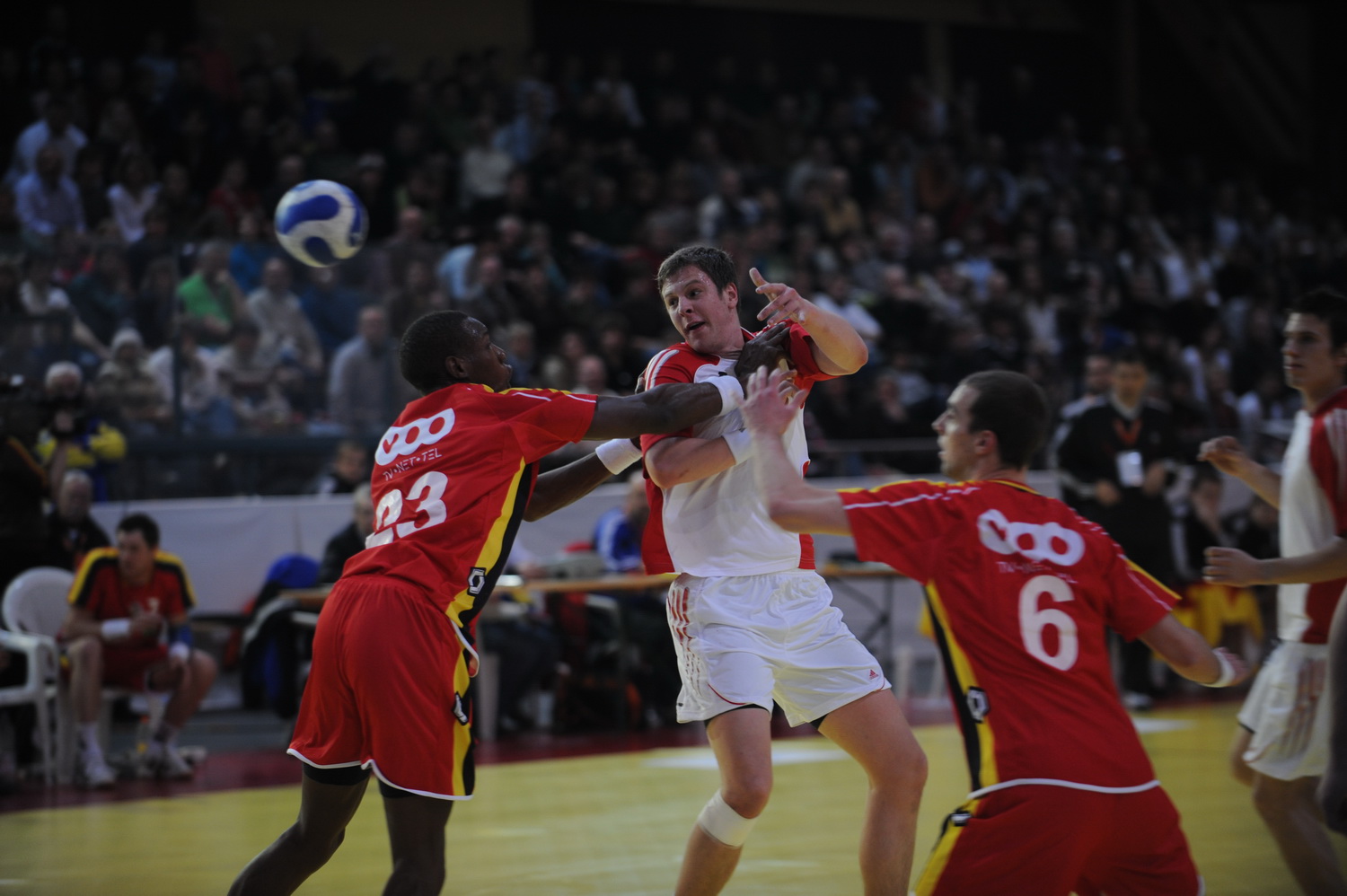 2008-01-03 SUI-BEL 44-31 WM-Quali Arosa Icehockeyhalle Kurth 016.jpg