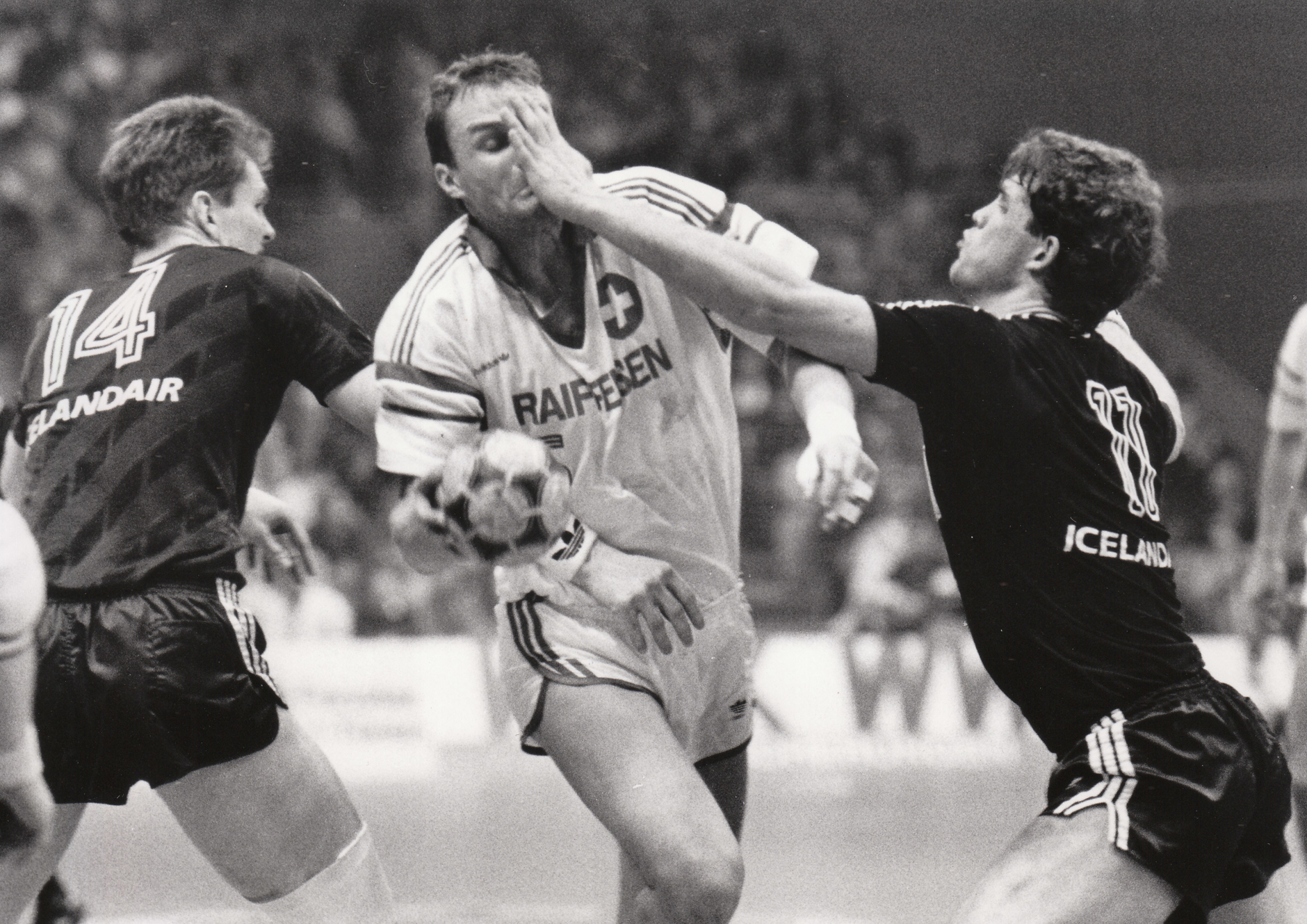 1989-02-21 B-WM Frankreich SUI-ISL 18-19 Roger Keller.jpg