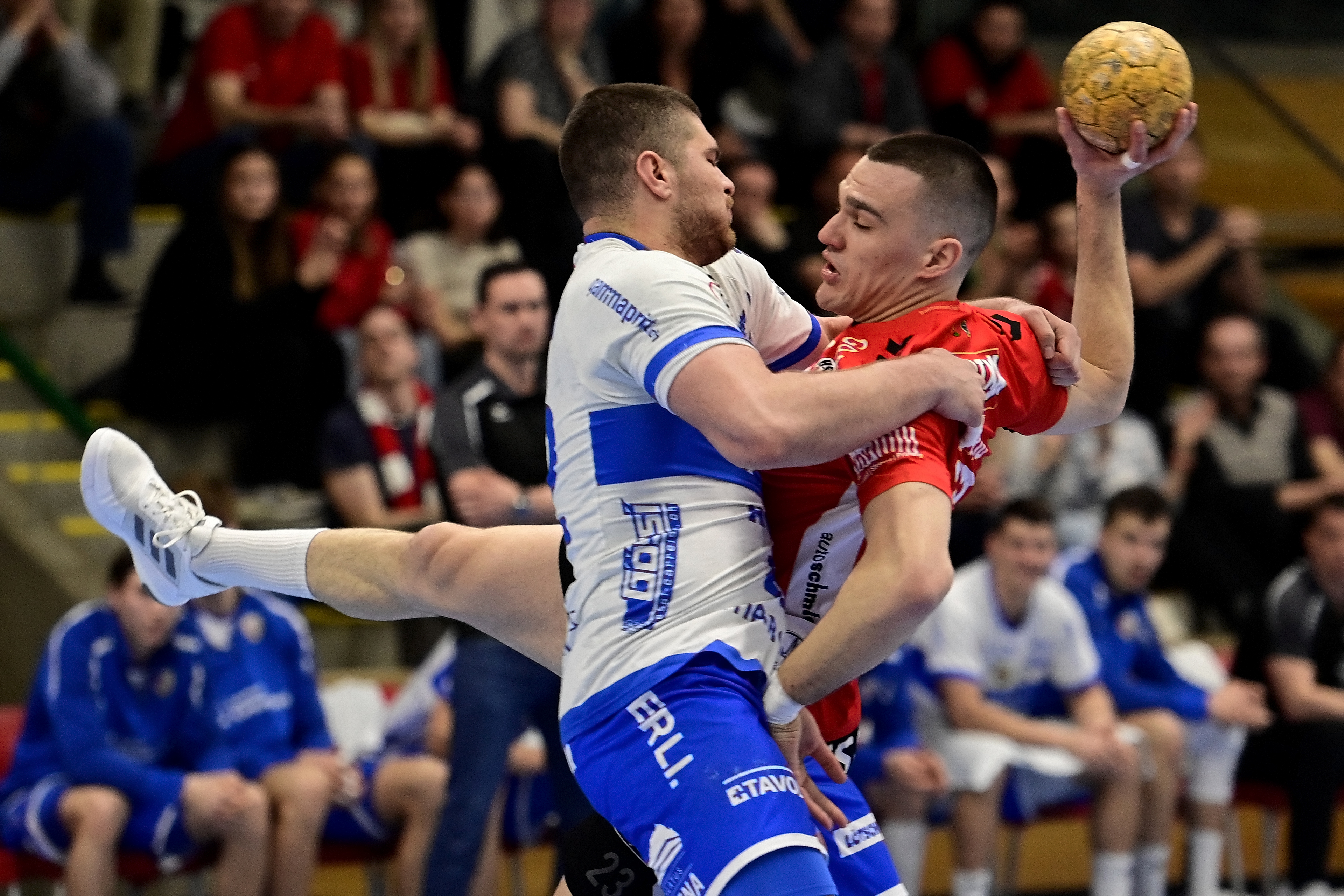 Hartes Duell zwischen dem HSC Suhr Aarau und dem HC Kriens-Luzern