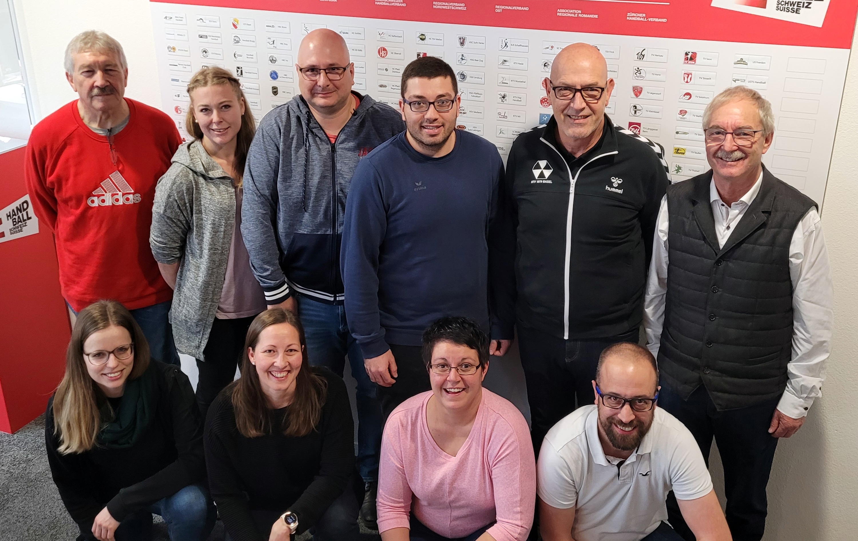 Die Fachgruppe Tauscht Sich Regelmässig Untereinander Über Aktuelle Fragen Im Kinderhandball Aus