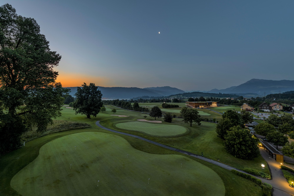 Übersicht Golfarena Frühmorgens