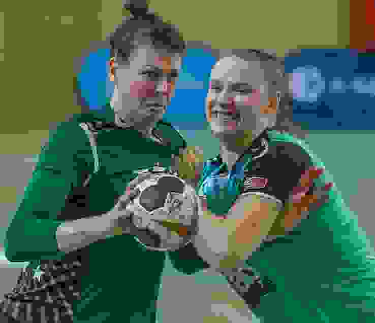 Kathryn Fudge (l.) und Charlotte Kähr sind mit ihren Teams an der Tabellenspitze Kathryn Fudge (l.) und Charlotte Kähr sind mit ihren Teams an der Tabellenspitze