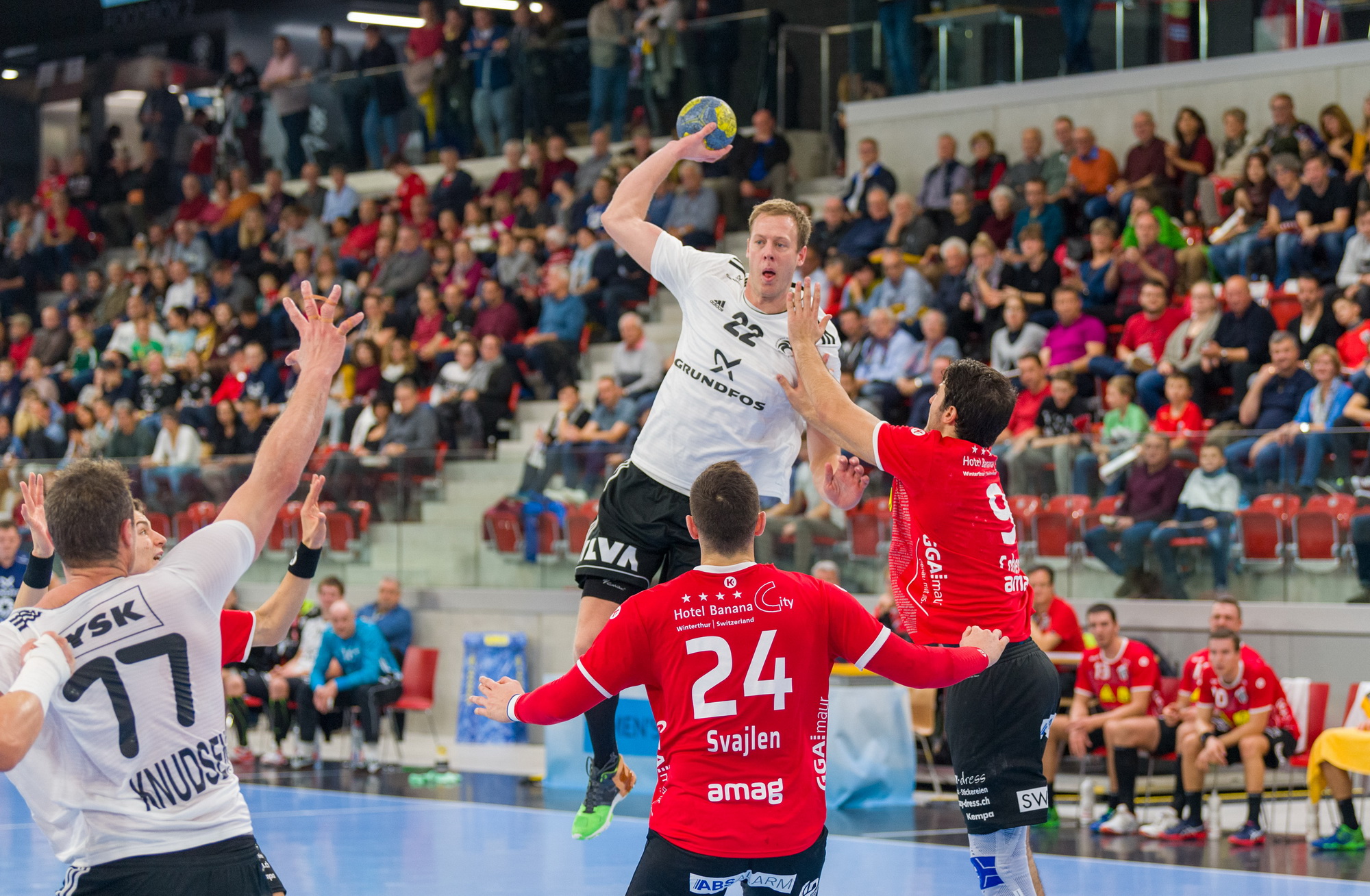 Pfadi's Deckung ist am Sonntag gegen die starken Rückraumschützen der Dänen gefordert (Martin Deuring)