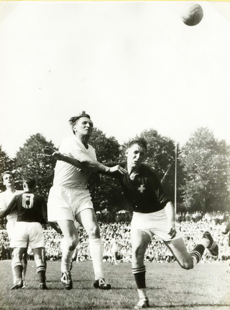 1955 07 10 BRD SUI Dortmund WM Final 02 Schwarz