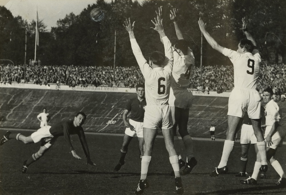 1953 10 11 GER SUI Wupperthal 02