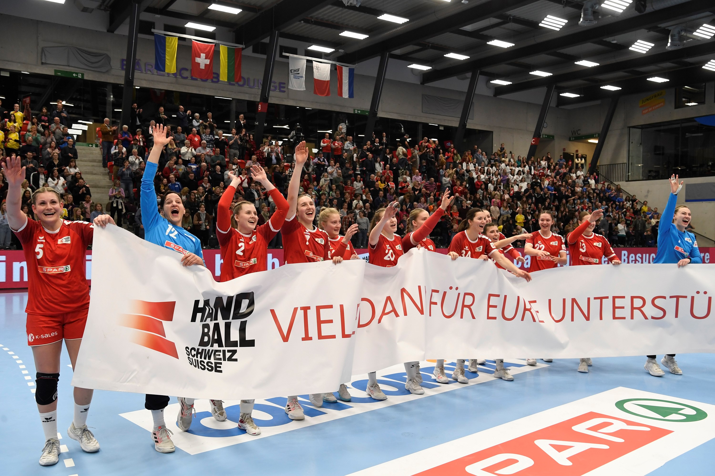 Auf der Ehrenrunde nach der geschafften EM-Qualifikation