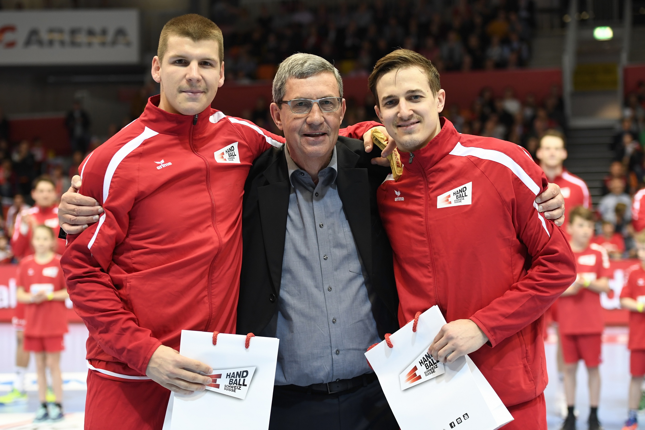 Dimitrij Küttel, SHV-Zentralpräsident Ulrich Rubeli, Roman Sidorowicz. (Alexander Wagner)