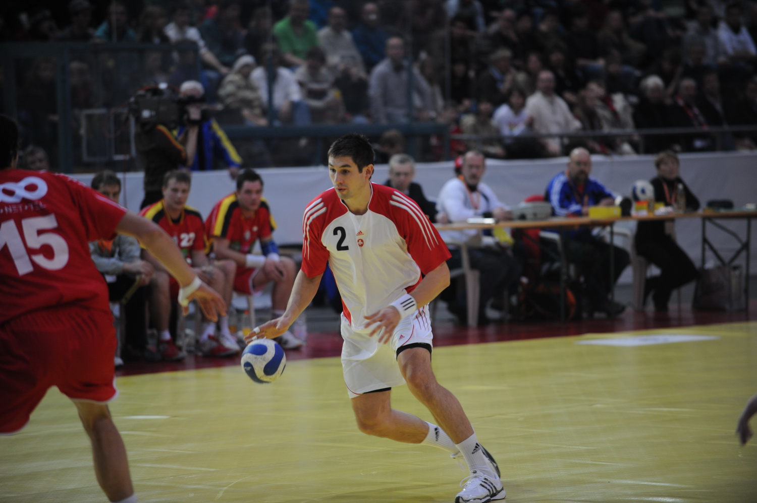 2008-01-03 SUI-BEL 44-31 WM-Quali Arosa Icehockeyhalle Steiger 026.jpg