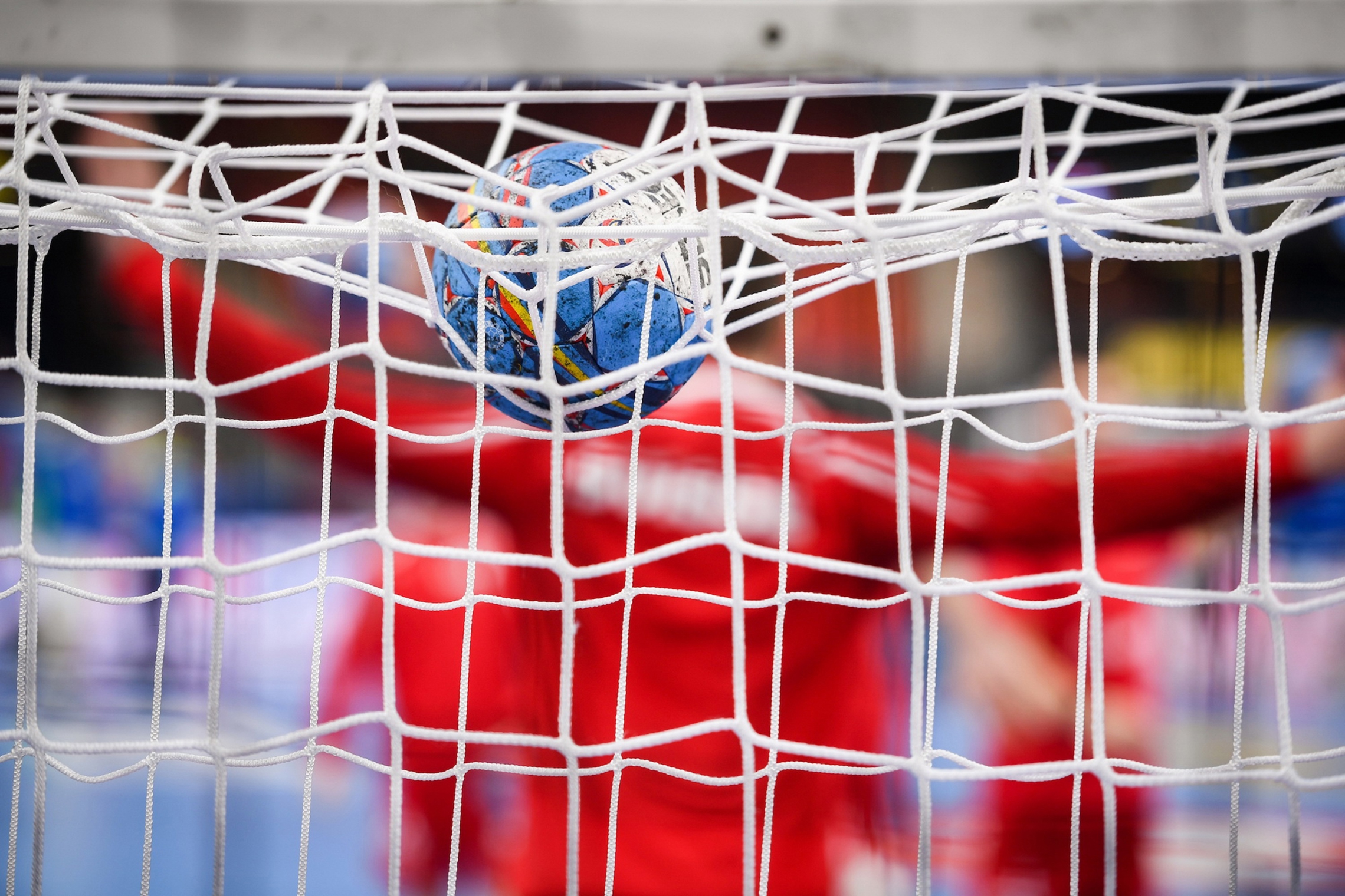Symbolbild Ball Auf Dem Netz (EHF)
