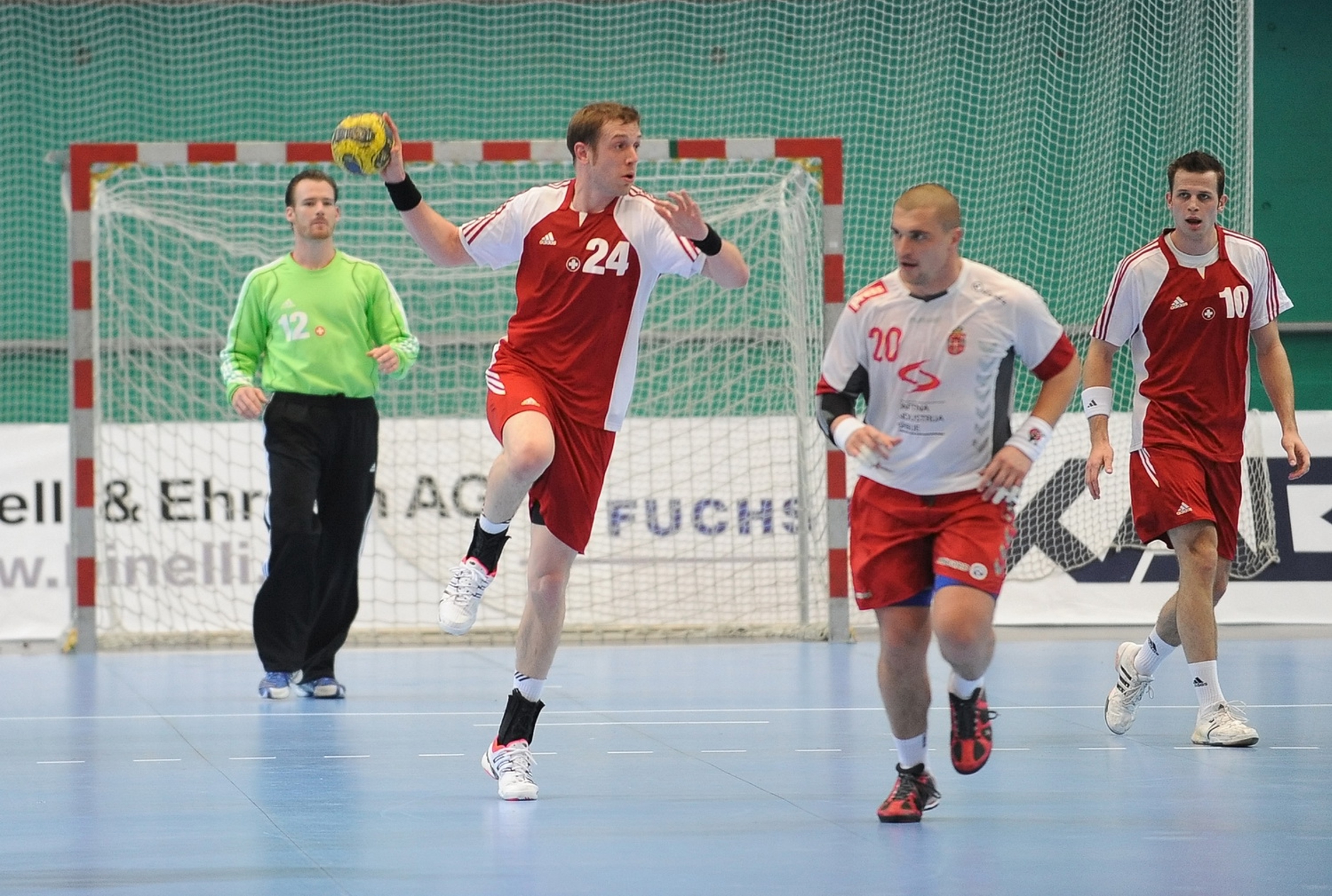 2008-11-26 SUI-SRB EM-Quali 32-32 087 Engeler Martin.JPG