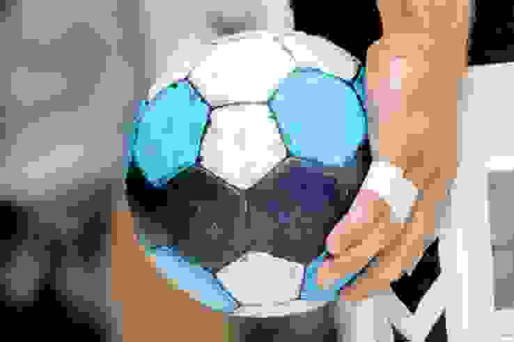 Symbolbild Blauweisser Ball In Der Hand (Marco Ellenberger) Symbolbild Blauweisser Ball In Der Hand (Marco Ellenberger)