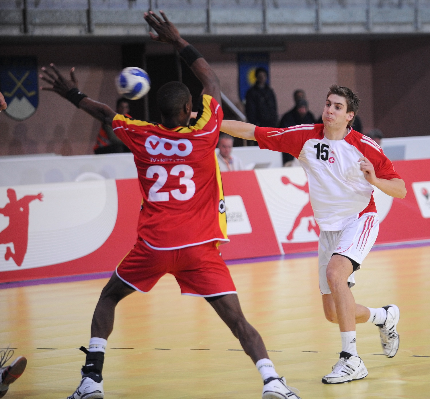 2008-01-03 SUI-BEL 44-31 WM-Quali Arosa Icehockeyhalle Furer 074.jpg