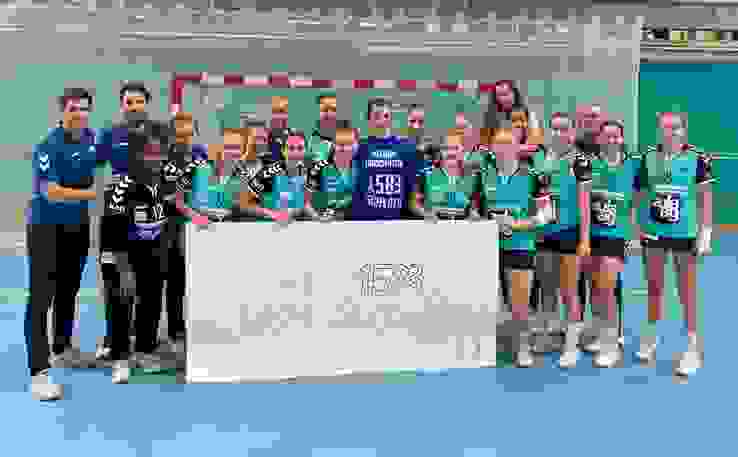 Sibylle Scherer (Mitte, blaues Shirt) erzielte im Laufe des Spiels ihr 1'583. Meisterschaftstor - SPL-Rekord Sibylle Scherer (Mitte, blaues Shirt) erzielte im Laufe des Spiels ihr 1'583. Meisterschaftstor - SPL-Rekord