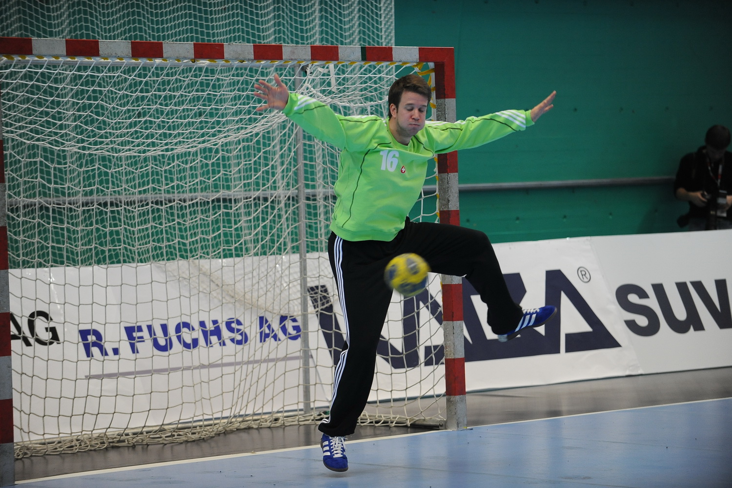 2008-11-26 SUI-SRB EM-Quali 32-32 107 Bringolf.JPG