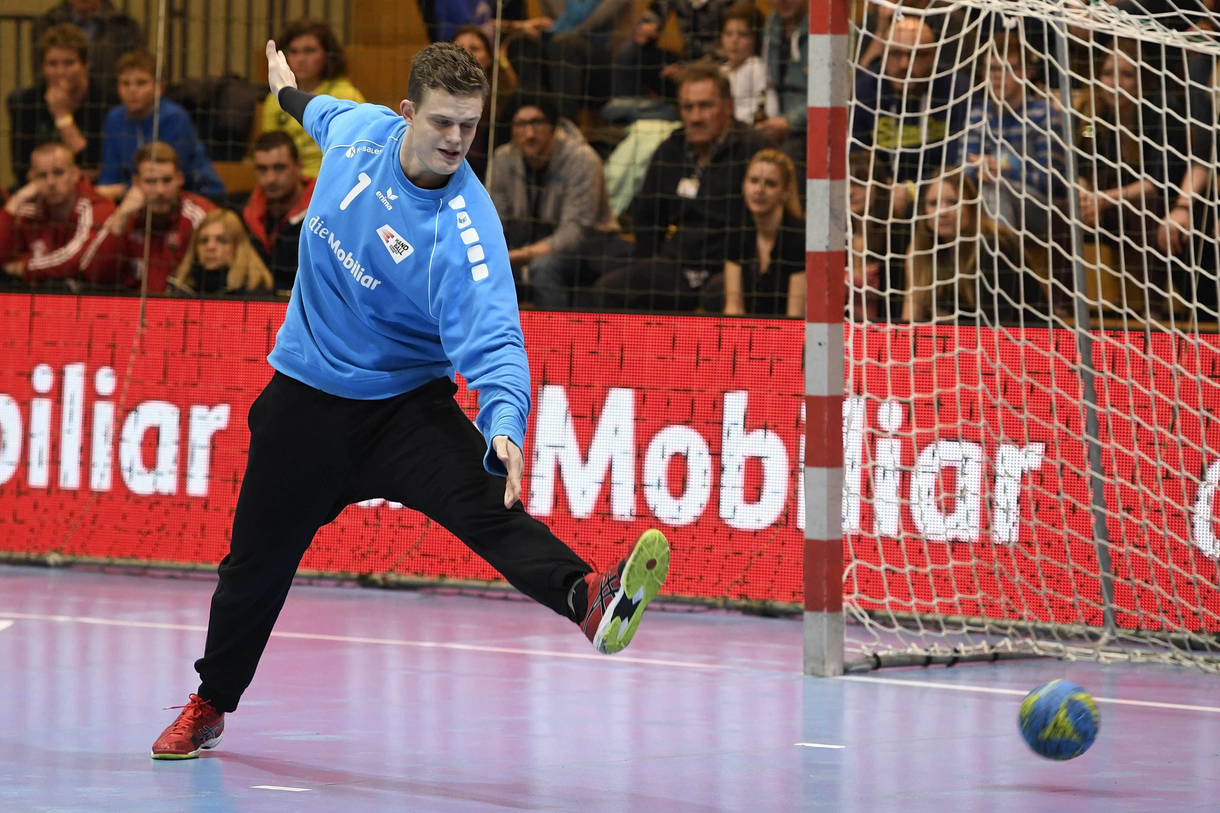 2017-01-07_SUI - ROM_Yellow Cup_Kindle Simon_1.JPG