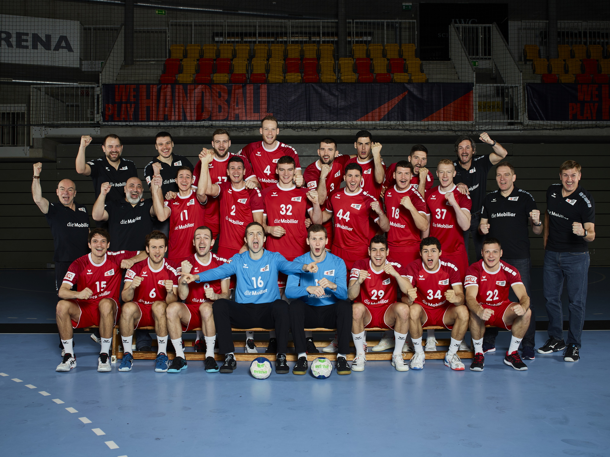 Gruppenbild A-Nationalmannschaft Männer Jubel