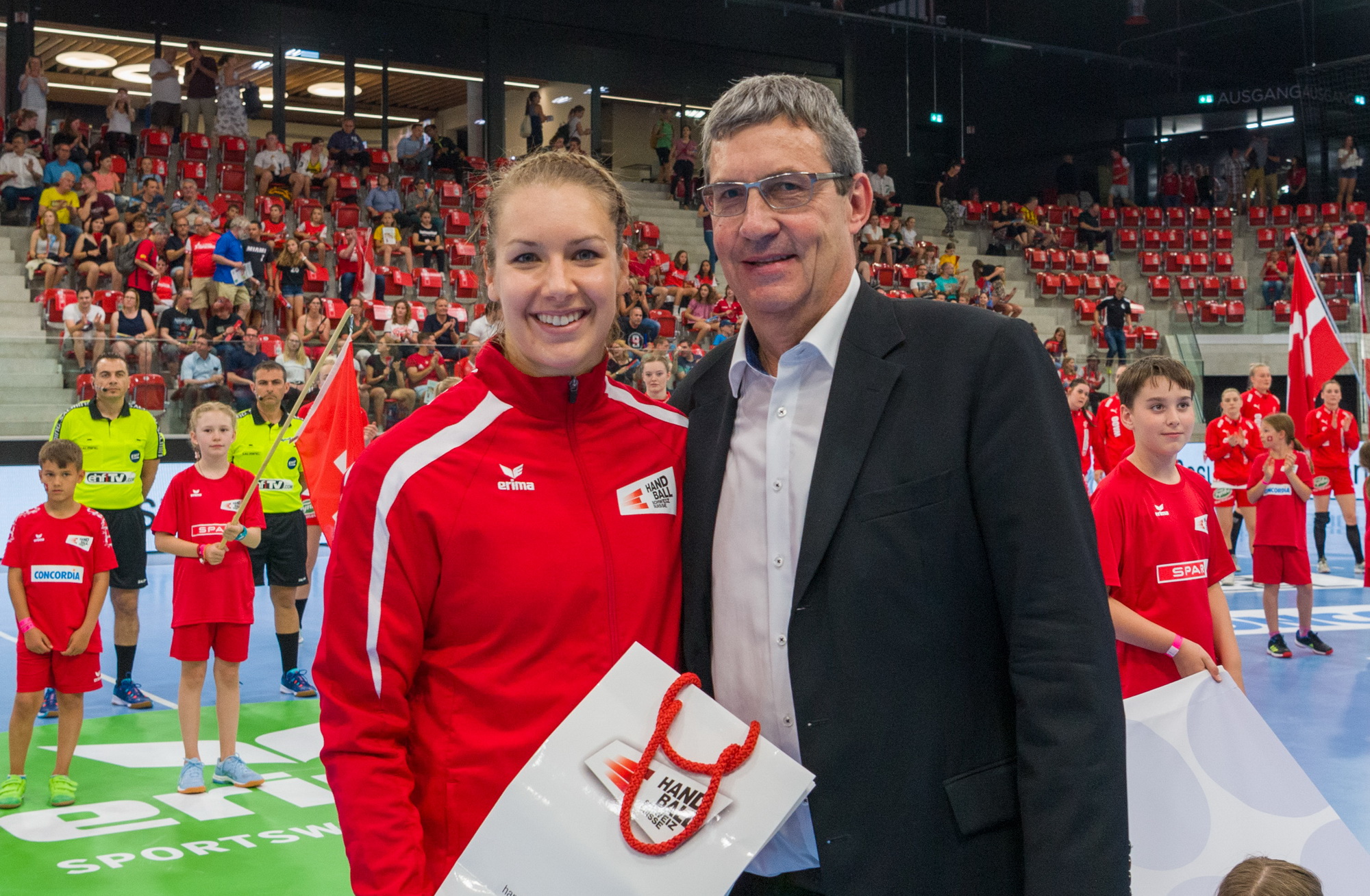 Kerstin Kündig mit SHV-Zentralpräsident Ulrich Rubeli. (Martin Deuring)