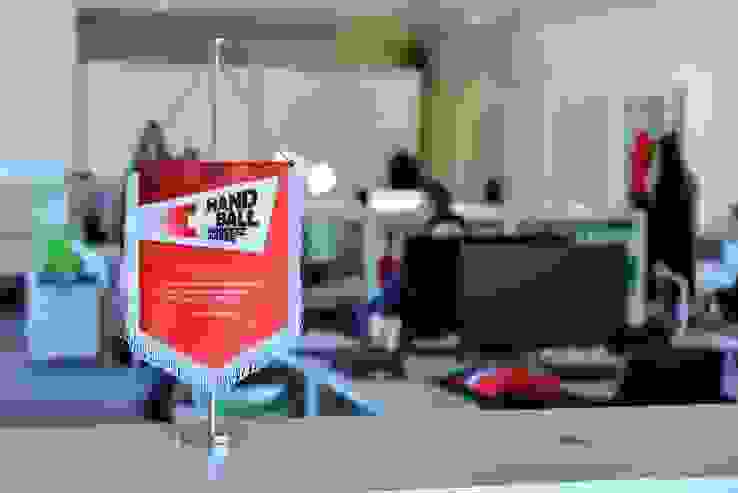 Symbolbild Wimpel Geschäftsstelle (Marco Ellenberger) Symbolbild Wimpel Geschäftsstelle (Marco Ellenberger)