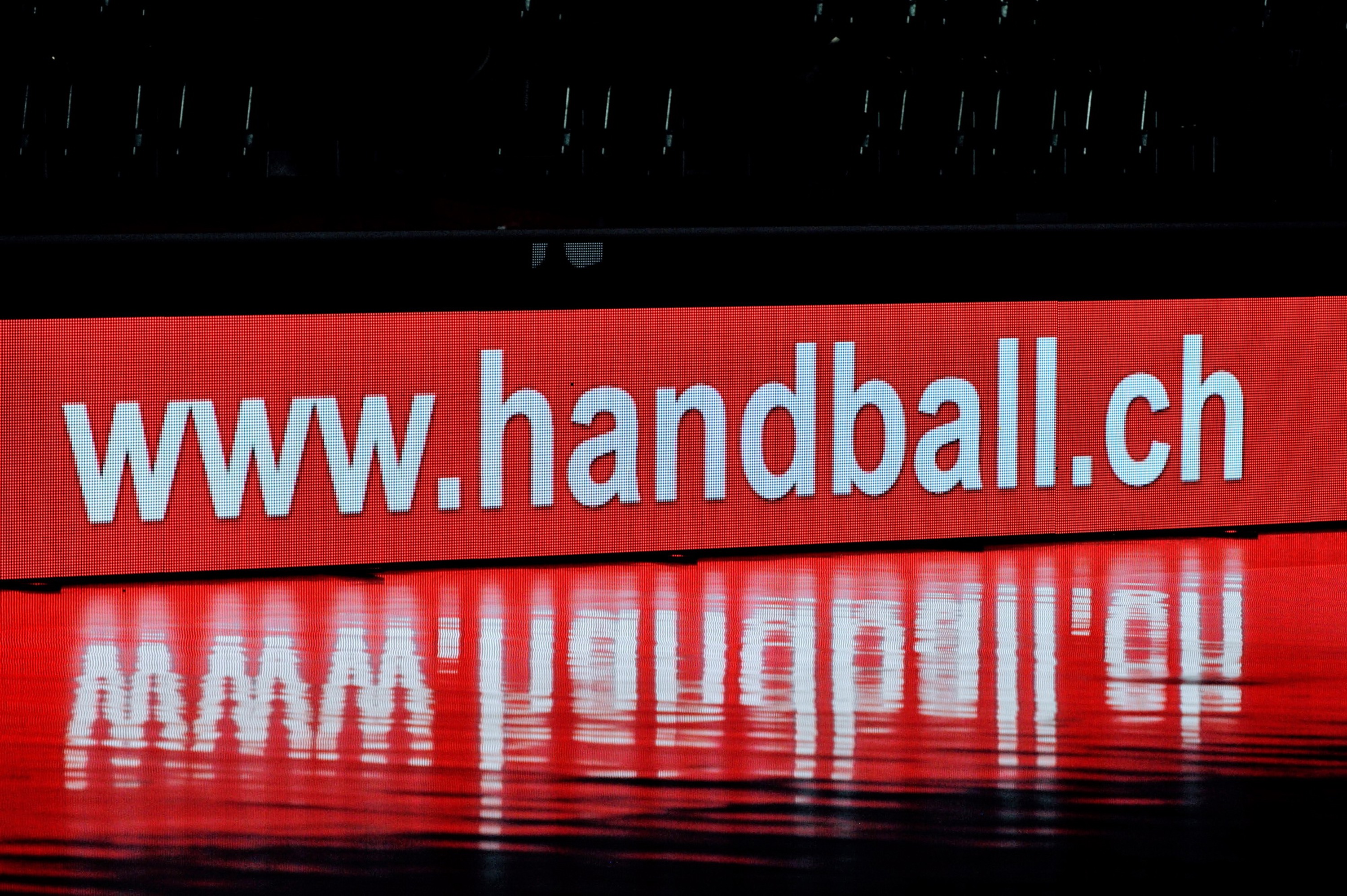 Symbolbild Handballch LED Bande (Marco Ellenberger)