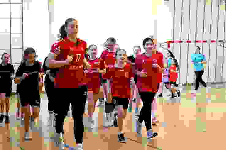 Charlotte Kähr in Möhlin bei Nati trainiert die Nordwestscheiz Charlotte Kähr in Möhlin bei Nati trainiert die Nordwestscheiz