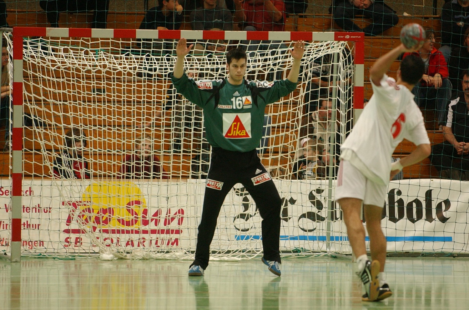 2005-01-02 SUI-EGY 19-23 YC Eulachhalle Stauber 17.jpg