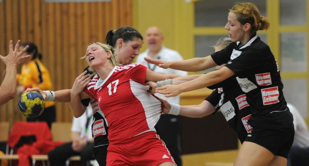 2011-04-11 SUI-AUT - Dinkel Nicole.JPG