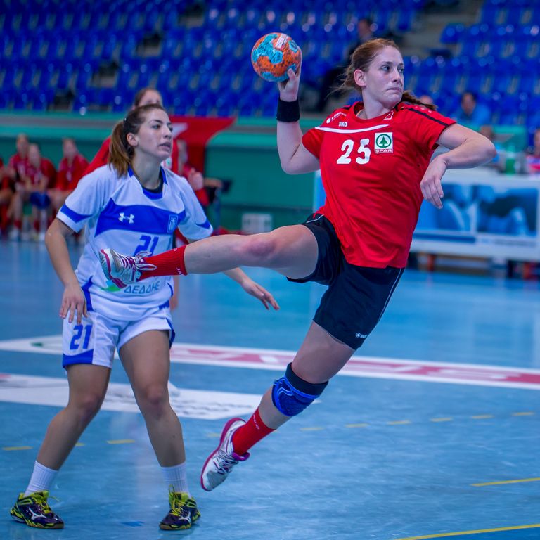 2014-12-06 25 Frey Noëlle HandballlÃ¤nderspiel SUI-GRE - 9999_948-1.jpg
