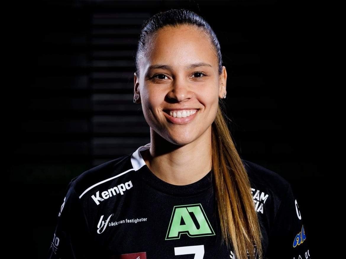 Stephania Oliveria De Almeida Zu Yellow Winterthur