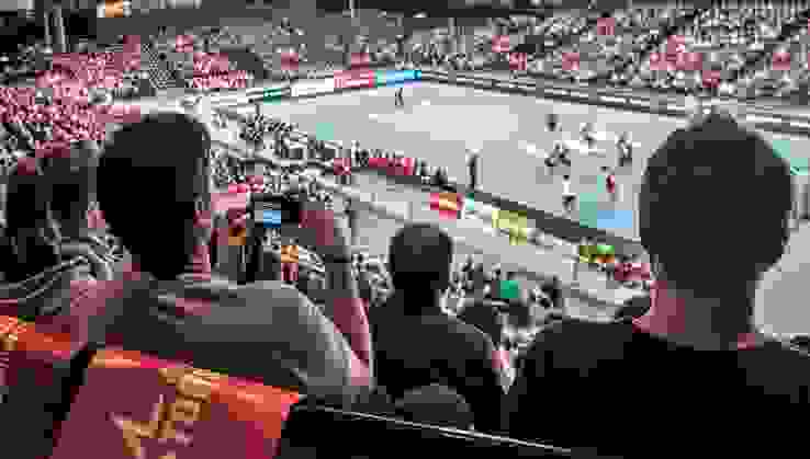 Zuschauer an einem Länderspiel der Schweizer Nationalmannschaft. (Adrian Ehrbar) Zuschauer an einem Länderspiel der Schweizer Nationalmannschaft. (Adrian Ehrbar)