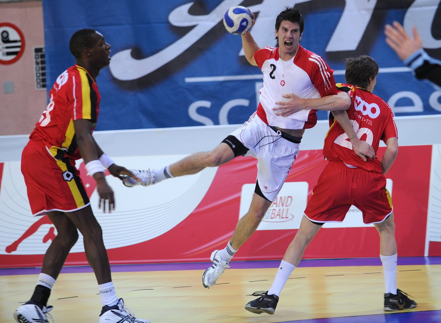 2008-01-03 SUI-BEL 44-31 WM-Quali Arosa Icehockeyhalle Schmid 042.jpg